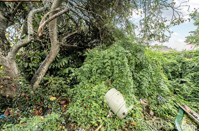 2 Bedroom Bungalow For Sale In Fairhome Close, Gosport, Hampshire, PO12