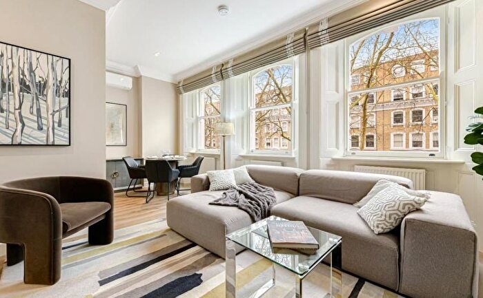 2 Bedroom Flat To Rent In Charles Street, Mayfair, London, W1J