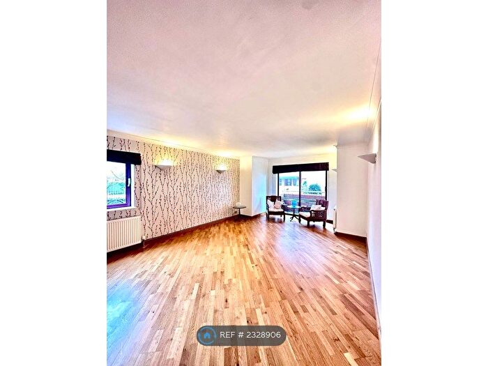 2 Bedroom Flat To Rent In William Morris Way, London, SW6