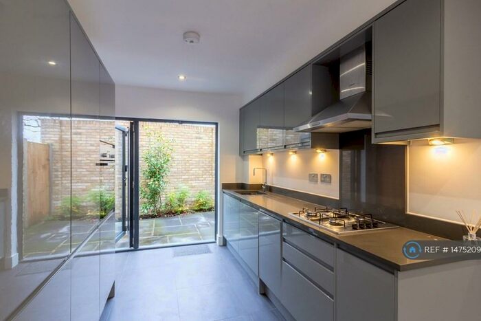 2 Bedroom Terraced House To Rent In Knighton Park Road, Sydenham, SE26