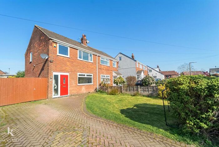 3 Bedroom Semi Detached House For Sale In Trent Way, Kearsley, Bolton, BL4