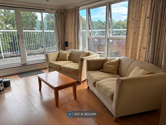 2 Bedroom Flat To Rent In The Avenue, London, HA9