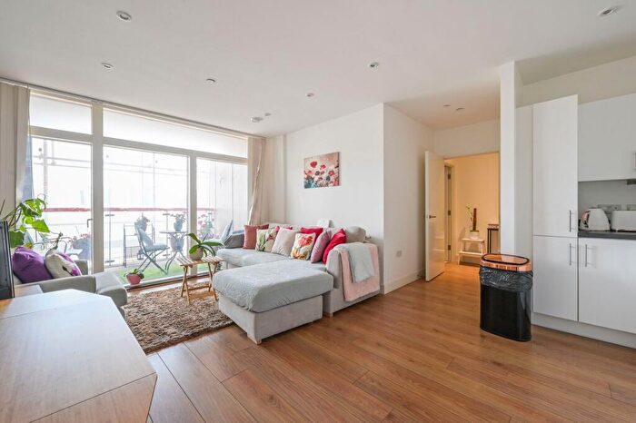 1 Bedroom Flat For Sale In Pomfret Place, , Docklands, London, E14