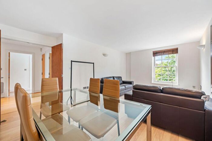 2 Bedroom Apartment To Rent In Owen Street, London, EC1V
