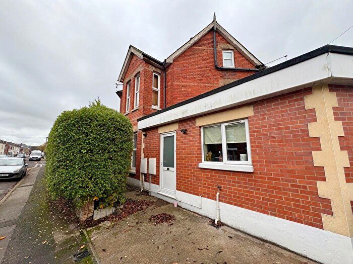 2 Bedroom Flat To Rent In Kings Road, Charminster (King), BH3