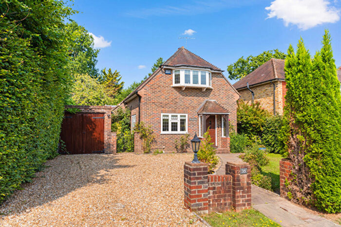 2 Bedroom Detached House For Sale In Bentsbrook Park, North Holmwood, RH5