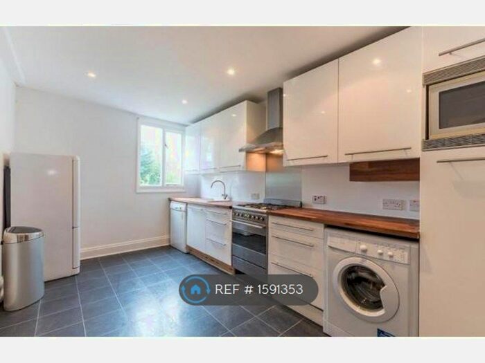 2 Bedroom Maisonette To Rent In Chadwick Road, London, SE15