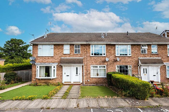 2 Bedroom Flat For Sale In Redwood Way, Yeadon, Leeds, West Yorkshire, LS19