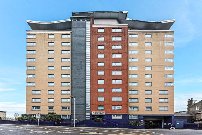 1 Bedroom Flat To Rent In Spectrum Tower, - Hainault Street, Ilford, Essex, IG1