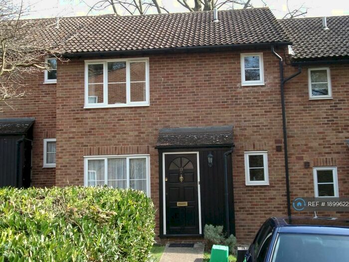 2 Bedroom Maisonette To Rent In Badgers Copse, Orpington, BR6