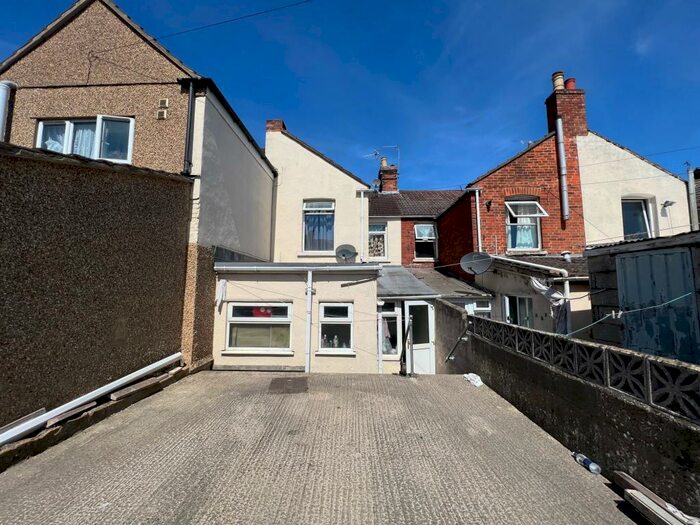 3 Bedroom House To Rent In Curtis Street, Swindon, SN1