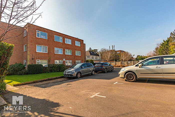 2 Bedroom Flat For Sale In Richmond Park Road, Bournemouth, BH8
