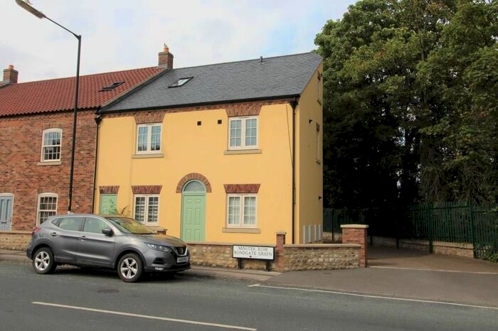 2 Bedroom Flat To Rent In Minster Row, Bondgate Green, Ripon, HG4