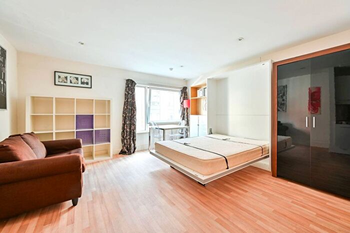 Studio To Rent In Long Lane, Borough, London, SE1