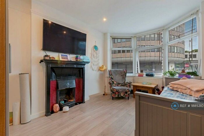 2 Bedroom Flat To Rent In Ground Floor, Purley, CR8