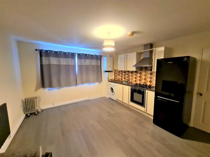 1 Bedroom Flat To Rent In The Drive, Romford, RM5