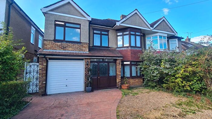 4 Bedroom End Of Terrace House To Rent In Whitehall Close, Chigwell, IG7