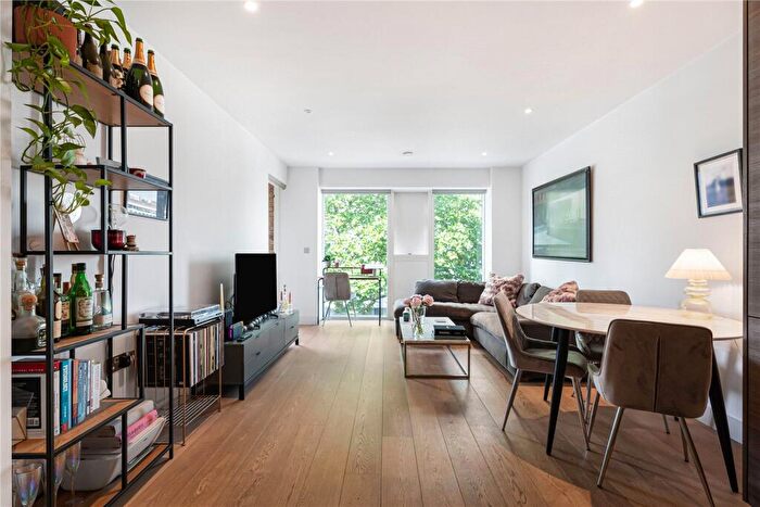 1 Bedroom Apartment For Sale In Featherstone Street, London, EC1Y