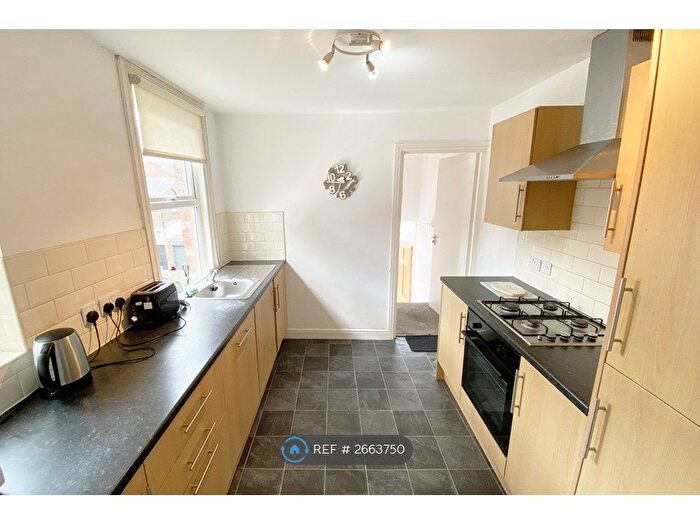 3 Bedroom Maisonette To Rent In Myrtle Grove, Newcastle Upon Tyne, NE2