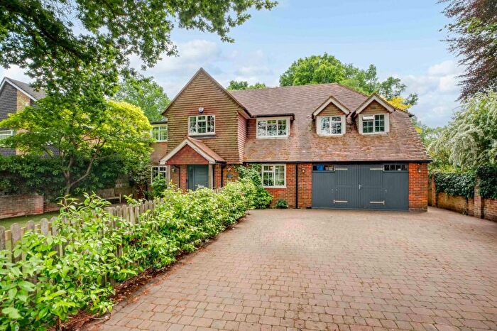 4 Bedroom Detached House For Sale In St. Johns Close, Penn, HP10