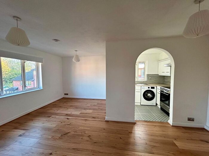 1 Bedroom Flat To Rent In Dover Gardens, Carshalton, SM5