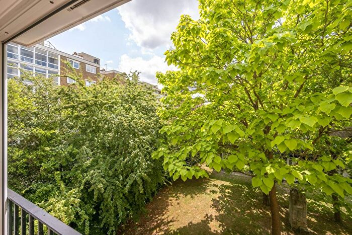 2 Bedroom Flat To Rent In Selhurst Close, Wimbledon Common, London, SW19