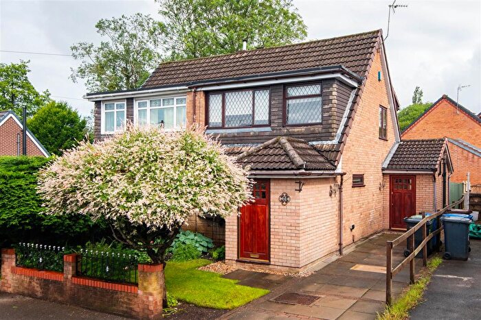 3 Bedroom Semi Detached House For Sale In Ash Close, Appley Bridge, Wigan, WN6