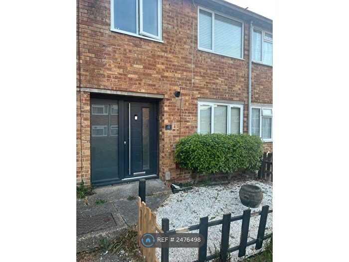 2 Bedroom Semi-Detached House To Rent In Honeysuckle Close, Chatham, ME5