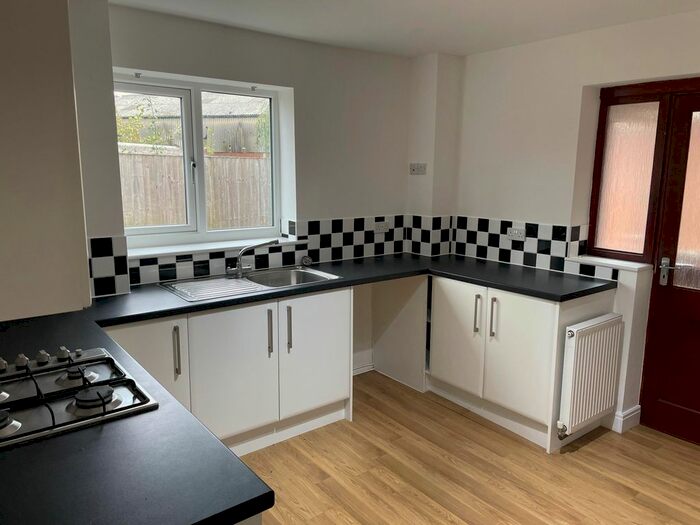 3 Bedroom Semi-Detached House To Rent In The Ridgeway, Knottingley, WF11