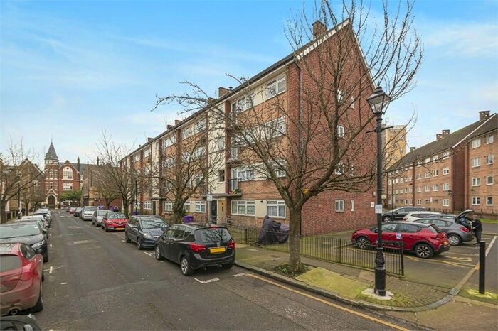 2 Bedroom Flat To Rent In Robinson Road, London, E2