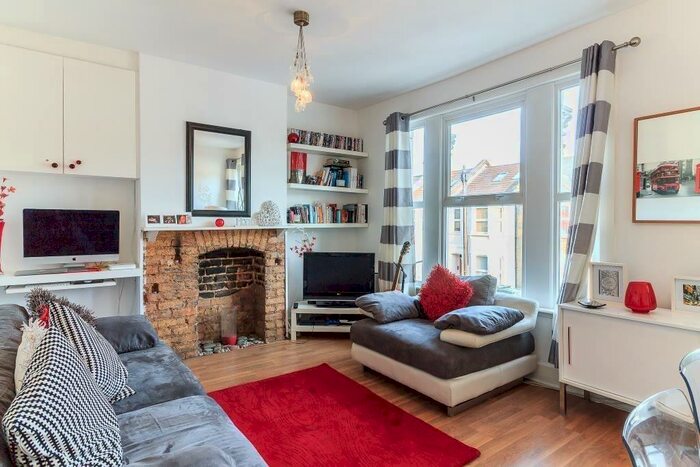 2 Bedroom Flat To Rent In Parkhurst Road, N22