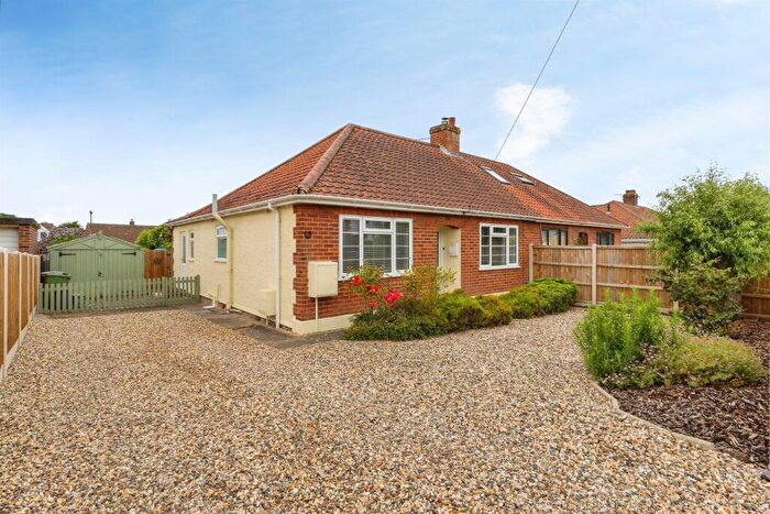 2 Bedroom Semi-Detached Bungalow For Sale In Hawthorne Avenue, Norwich, NR6