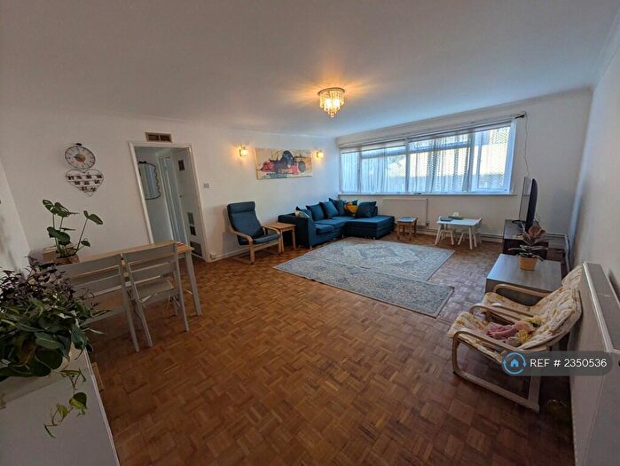 2 Bedroom Flat To Rent In Foxley Court, Sutton, SM2