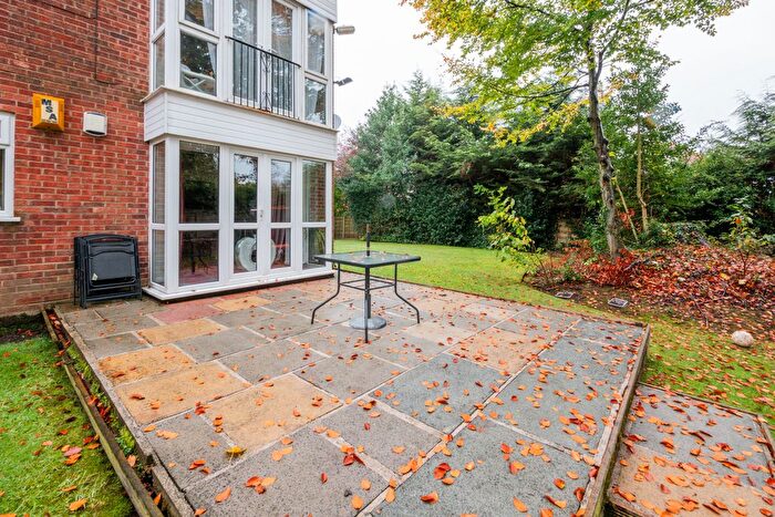 2 Bedroom Flat For Sale In Limefield Road, Salford, M7