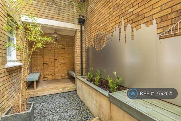 2 Bedroom Flat To Rent In Rotherhithe Street, London, SE16