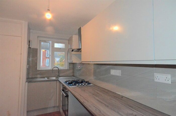 2 Bedroom Flat To Rent In Eden Close, Langley, SL3