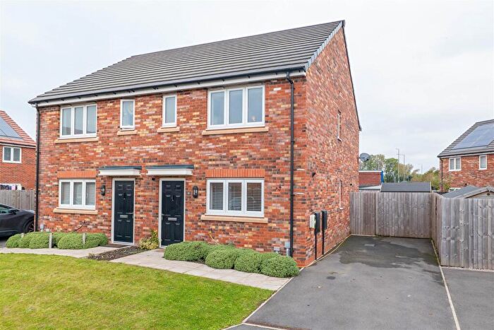 3 Bedroom Semi-Detached House For Sale In Goldcrest Avenue, Leyland, PR26