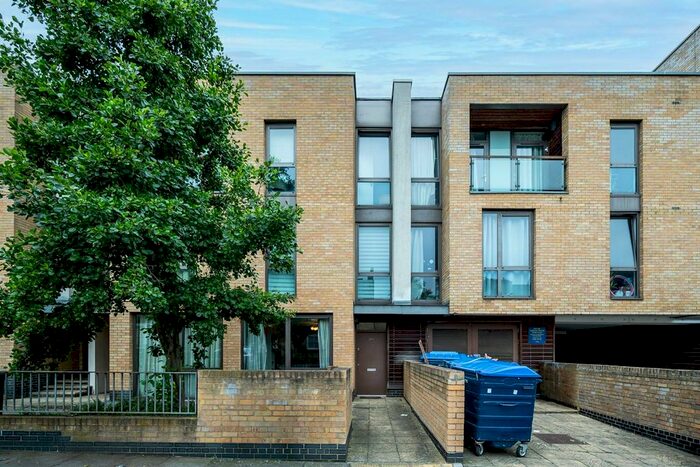 2 Bedroom Maisonette To Rent In Annandale Road, Greenwich, London, SE10