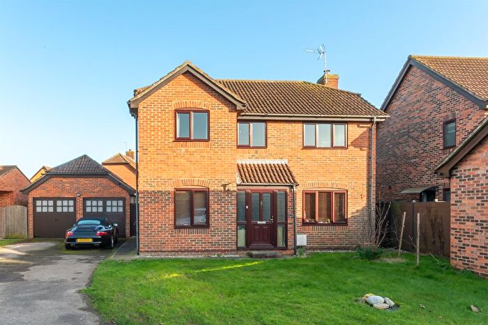 4 Bedroom Detached House For Sale In Spinnaker Drive, Heybridge Basin, Maldon, CM9