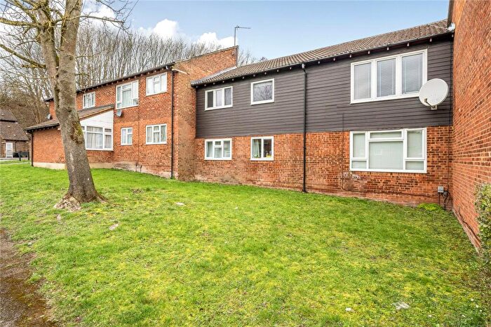 2 Bedroom Apartment For Sale In Spoondell, Dunstable, Bedfordshire, LU6