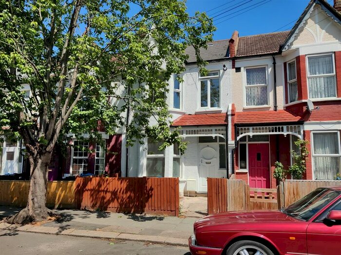 1 Bedroom Flat To Rent In Seely Road, London, SW17