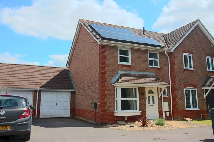 3 Bedroom Semi-Detached House To Rent In Amber Gardens, Andover, Hampshire, SP10