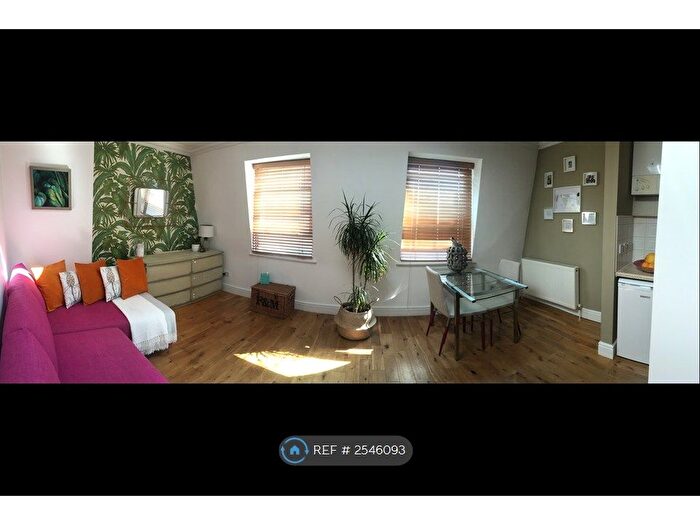 1 Bedroom Flat To Rent In Hammersmith Grove, London, W6