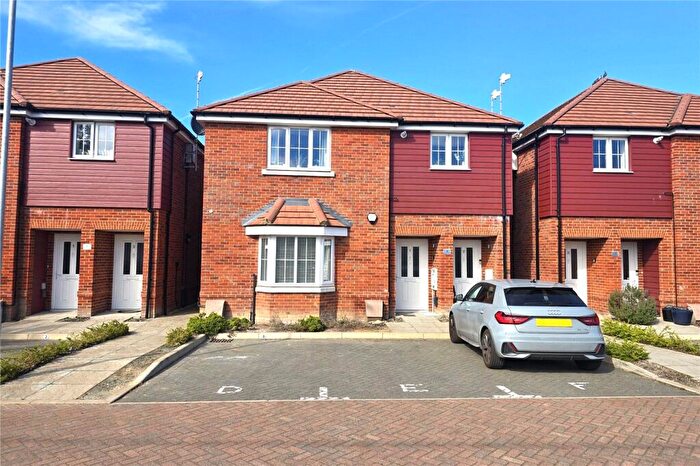 2 Bedroom Maisonette For Sale In Halifax Close, Guildford, Surrey, GU3