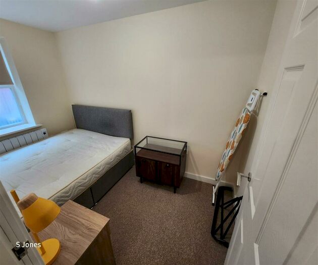 1 Bedroom Flat To Rent In King Street, Wrexham, LL11