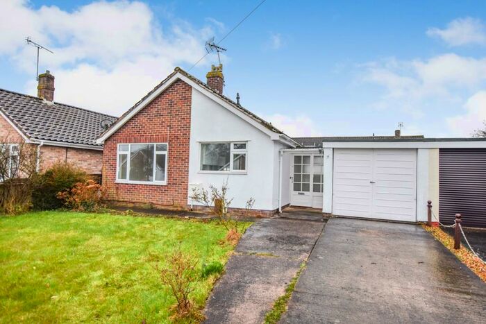 3 Bedroom Bungalow To Rent In Beechwood Road, Nailsea, Bristol, BS48