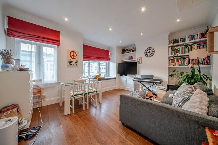 2 Bedroom Flat For Sale In Medora Road, London, SW2