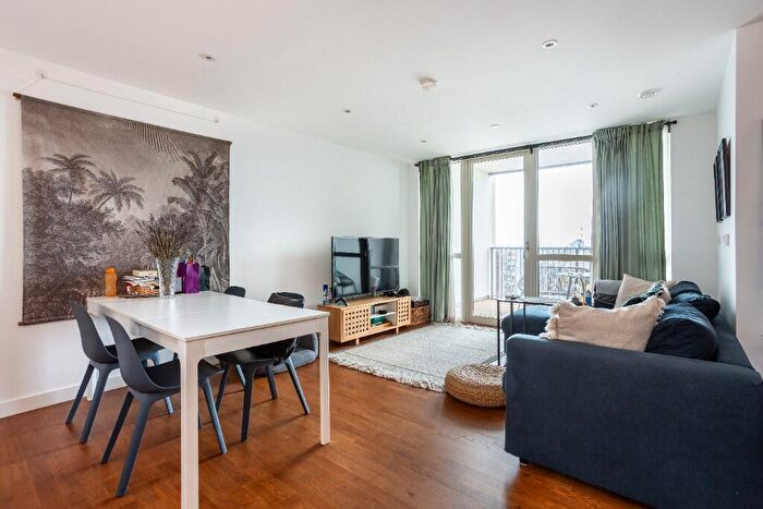 3 Bedroom Flat To Rent In Terry Spinks Place, London, E16