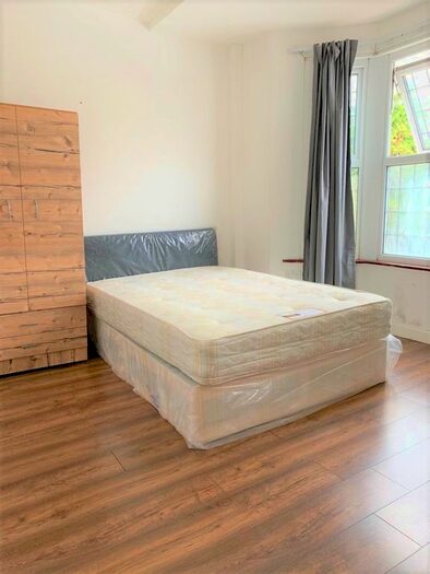 Studio To Rent In Edgar Road, Chadwell Heath, Romford RM6