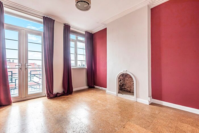 2 Bedroom Flat To Rent In Woodhouse Road, London, N12